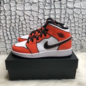 Jordan 1 mid turf orange